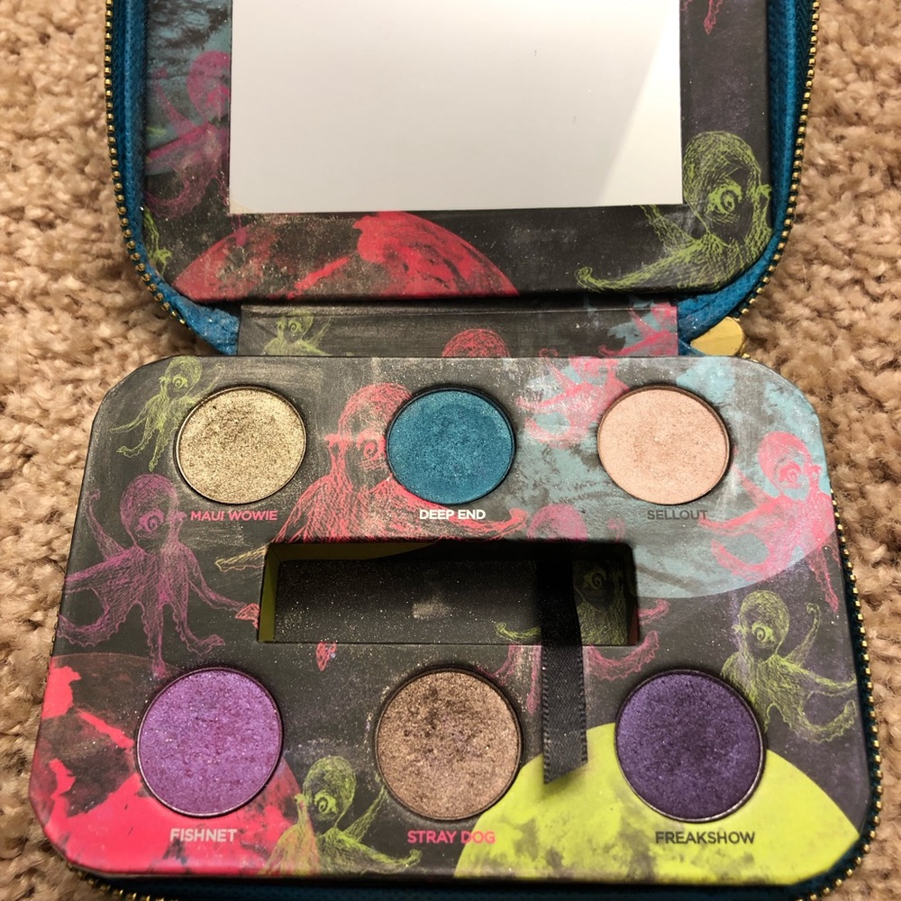 Urban Decay eyeshadow palette